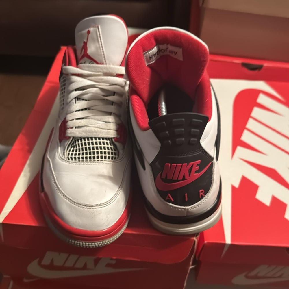 Jordan 4 Fire Red - Picture 3 of 4